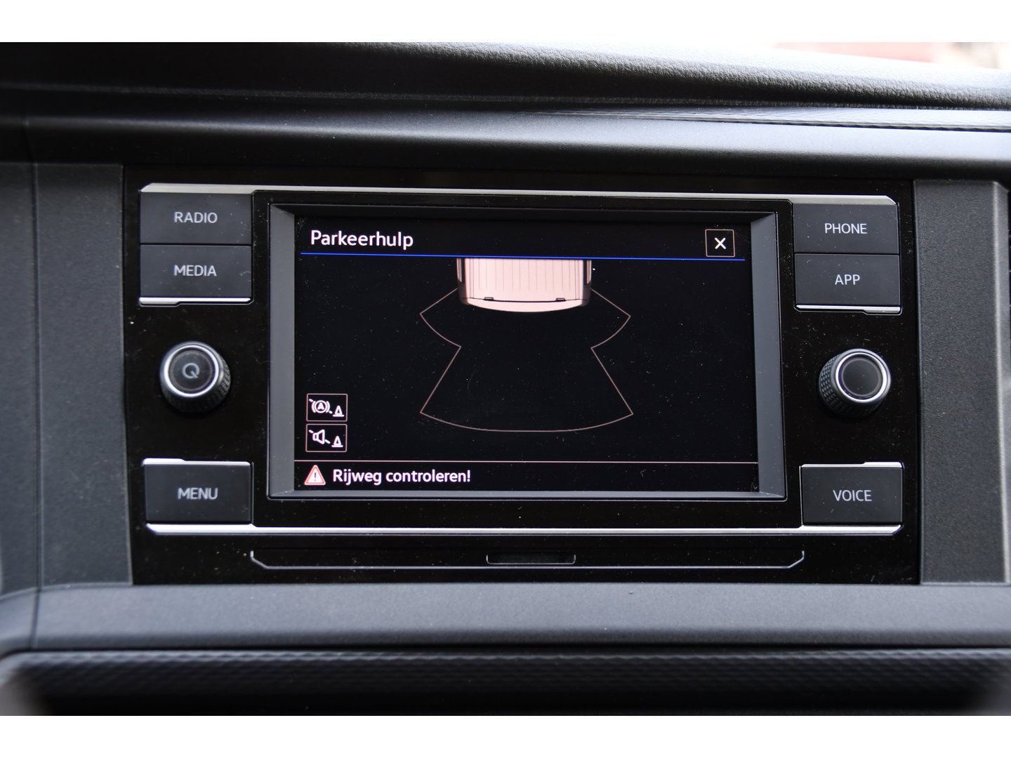 Volkswagen Transporter 2.0 TDI L1H1 30 Black Edition Cruise, Carplay, 150PK, Automaat, Standkachel, Stoelverwarming, Sensoren, Trekhaak