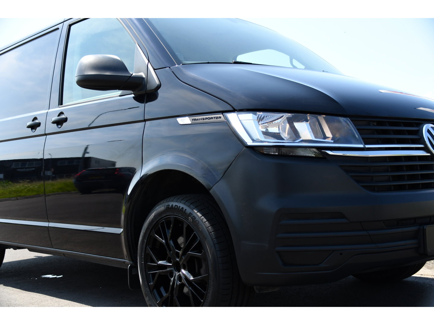 Volkswagen Transporter 2.0 TDI L1H1 30 Black Edition Cruise, Carplay, 150PK, Automaat, Standkachel, Stoelverwarming, Sensoren, Trekhaak
