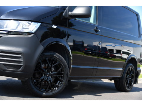 Volkswagen Transporter 2.0 TDI L1H1 30 Black Edition Cruise, Carplay, 150PK, Automaat, Standkachel, Stoelverwarming, Sensoren, Trekhaak