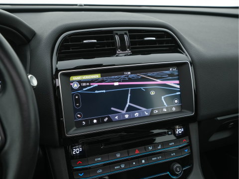 Jaguar F-Pace 2.0 Portfolio AWD 20d Aut. *PANO | LEATHER | XENON | DIGI-COCKPIT | KEYLESS | CAMERA | MERIDIAN-SOUND | HEATED-COMFORTSEATS | NAVI-FULLMAP | SHIFTPADDLES | ECC | PDC | CRUISE | 19''ALU*