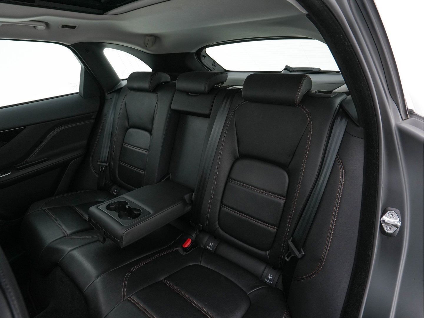 Jaguar F-Pace 2.0 Portfolio AWD 20d Aut. *PANO | LEATHER | XENON | DIGI-COCKPIT | KEYLESS | CAMERA | MERIDIAN-SOUND | HEATED-COMFORTSEATS | NAVI-FULLMAP | SHIFTPADDLES | ECC | PDC | CRUISE | 19''ALU*