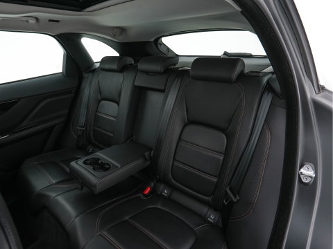 Jaguar F-Pace 2.0 Portfolio AWD 20d Aut. *PANO | LEATHER | XENON | DIGI-COCKPIT | KEYLESS | CAMERA | MERIDIAN-SOUND | HEATED-COMFORTSEATS | NAVI-FULLMAP | SHIFTPADDLES | ECC | PDC | CRUISE | 19''ALU*