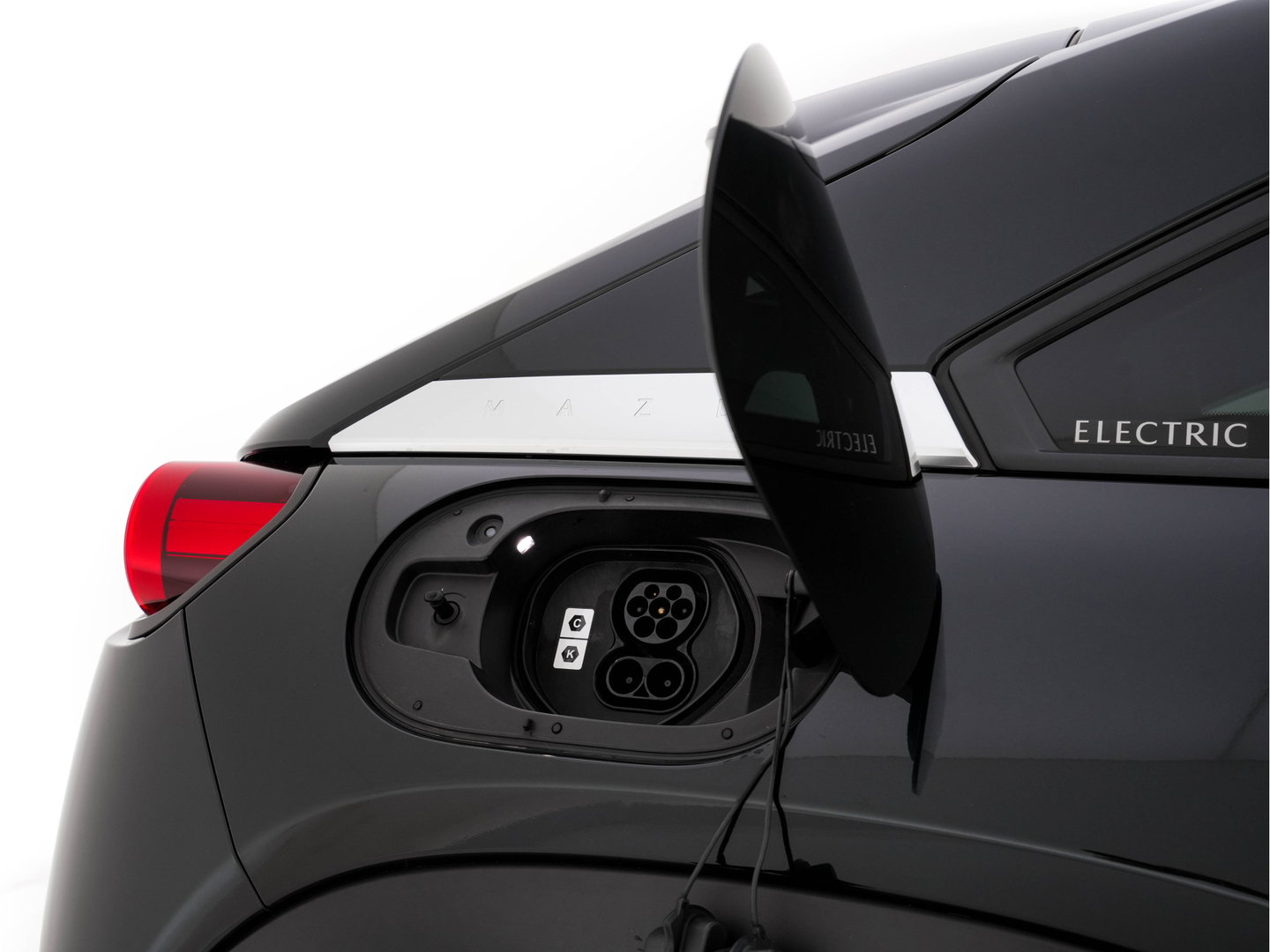 Mazda MX-30 e-SkyActiv 145 Luxury 36 kWh (INCL-BTW) *PANO | HEAD-UP | ADAPTIVE-CRUISE | BLIND-SPOT | FULL-LED | KEYLESS | TOP-VIEW | DAB+ | BOSE-AUDIO | NAVI-FULLMAP | DIGI-COCKPIT | HEATED-COMFORTSEATS | 18''ALU*
