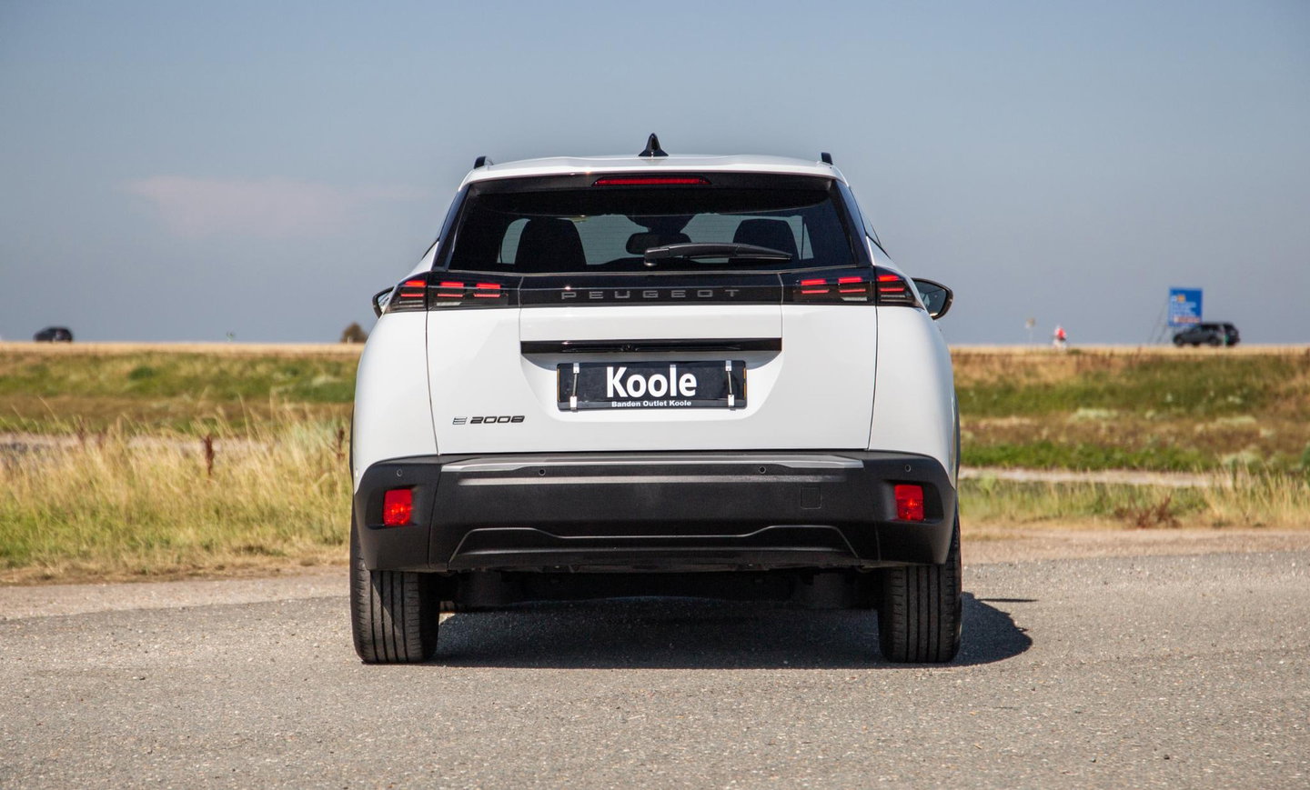 Peugeot e-2008 EV Allure 54 kWh ADAPTIVE CRUISE / CARPLAY / CAMERA / NAVI
