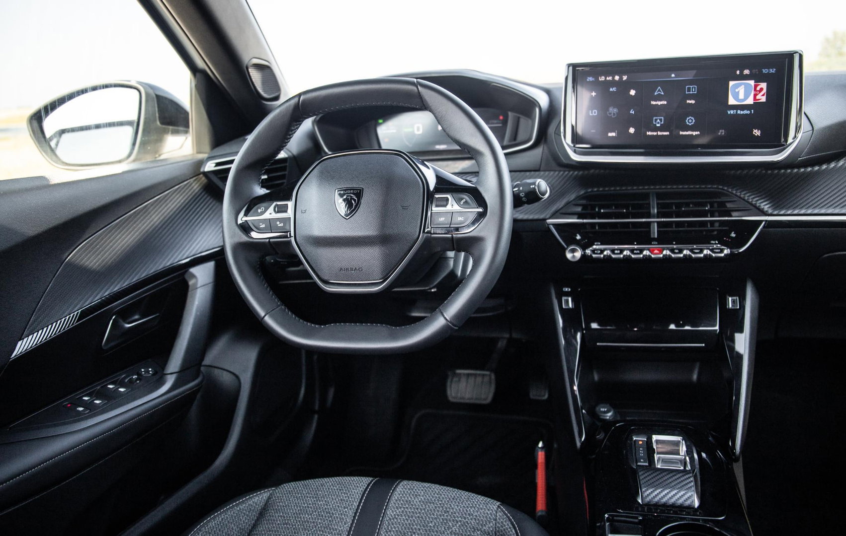Peugeot e-2008 EV Allure 54 kWh ADAPTIVE CRUISE / CARPLAY / CAMERA / NAVI