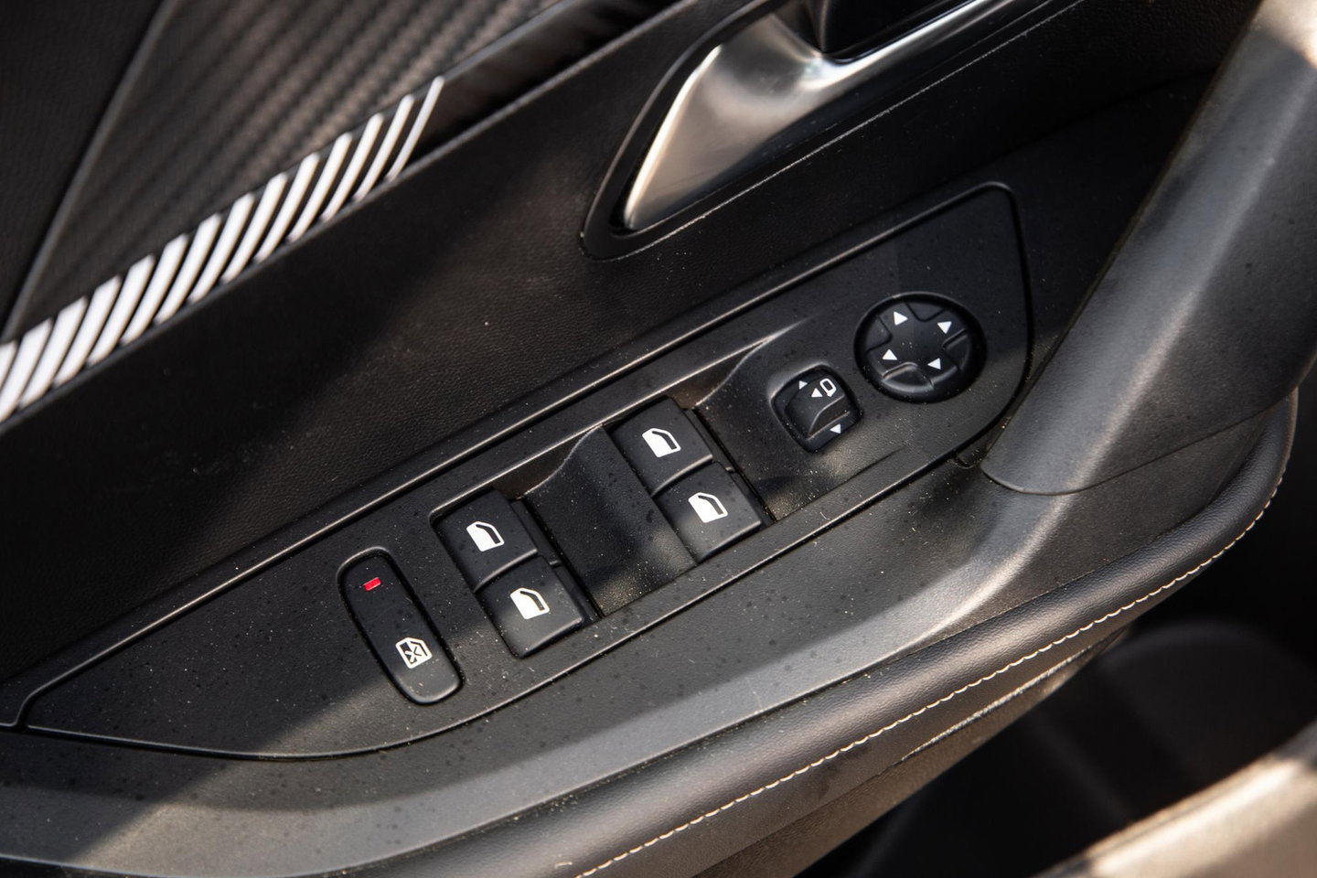 Peugeot e-2008 EV Allure 54 kWh ADAPTIVE CRUISE / CARPLAY / CAMERA / NAVI