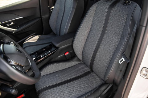 Peugeot e-2008 EV Allure 54 kWh ADAPTIVE CRUISE / CARPLAY / CAMERA / NAVI