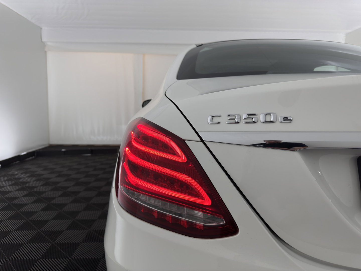 Mercedes-Benz C-Klasse 350 e Lease Edition Aut. *PANO | LEATHER | FULL-LED | HEATED-SPORTSEATS | NAVI-FULLMAP | AIRMATIC | ECC | PDC | CRUISE | 17''ALU*