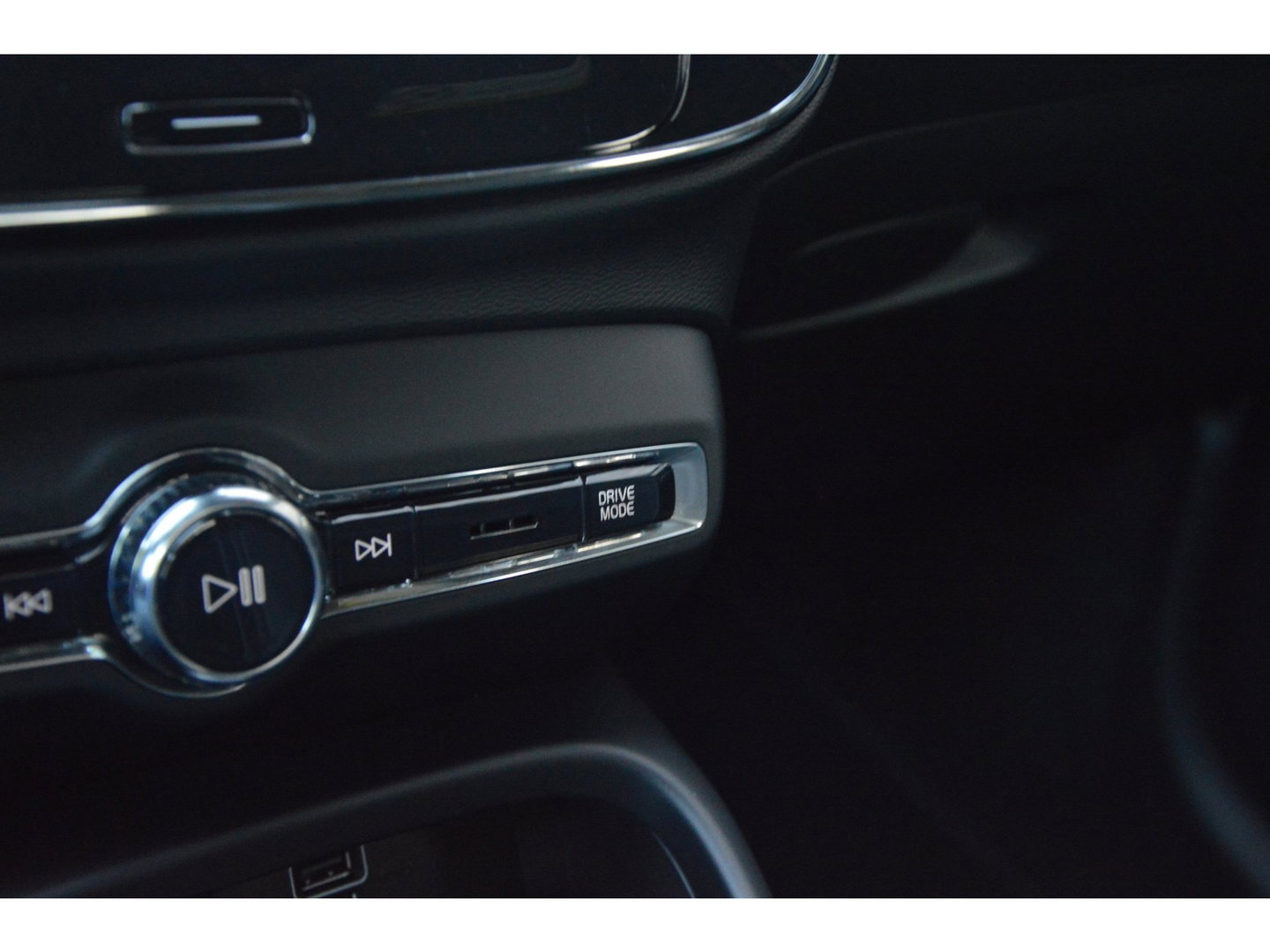 Volvo XC40 T4 Recharge R-Design | Adaptive Cruise | Stoel + Stuur Verwarmd | Dealer onderhouden | Memory |