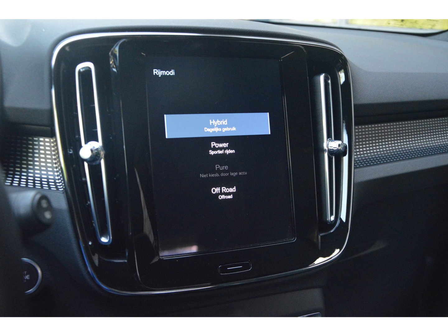 Volvo XC40 T4 Recharge R-Design | Adaptive Cruise | Stoel + Stuur Verwarmd | Dealer onderhouden | Memory |