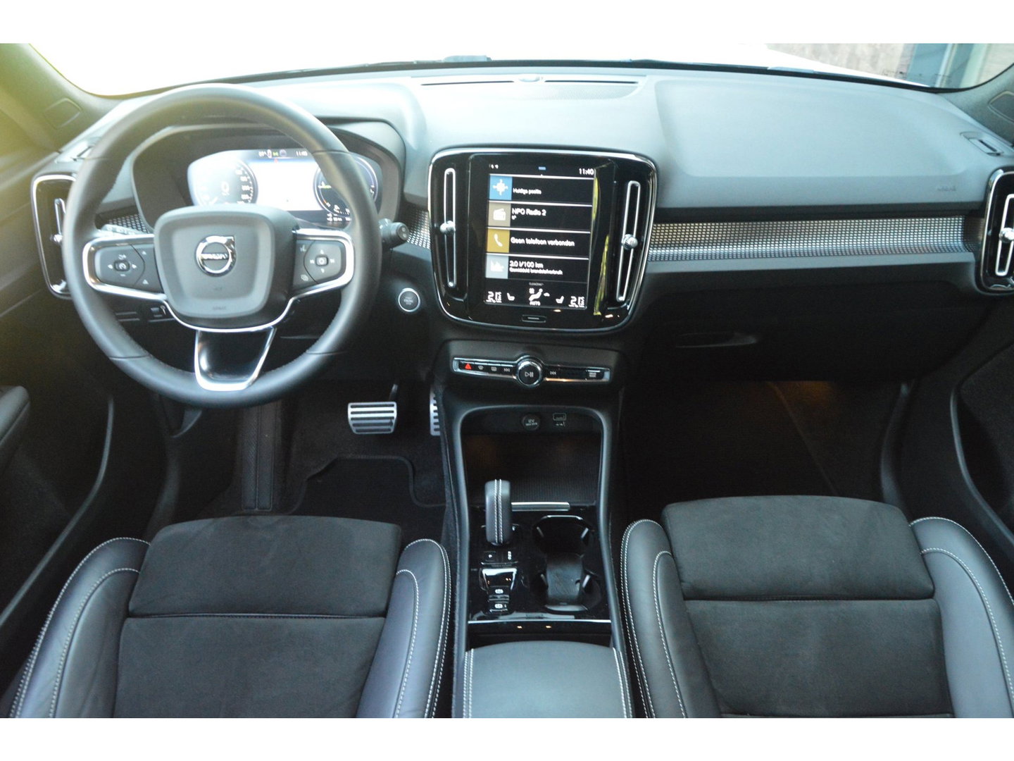 Volvo XC40 T4 Recharge R-Design | Adaptive Cruise | Stoel + Stuur Verwarmd | Dealer onderhouden | Memory |