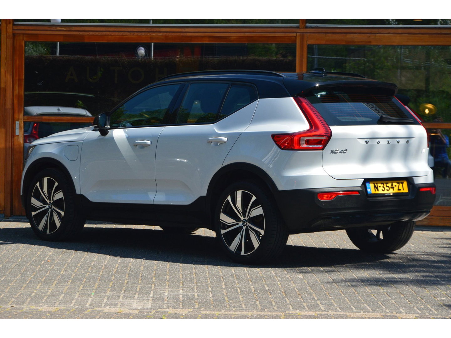 Volvo XC40 T4 Recharge R-Design | Adaptive Cruise | Stoel + Stuur Verwarmd | Dealer onderhouden | Memory |