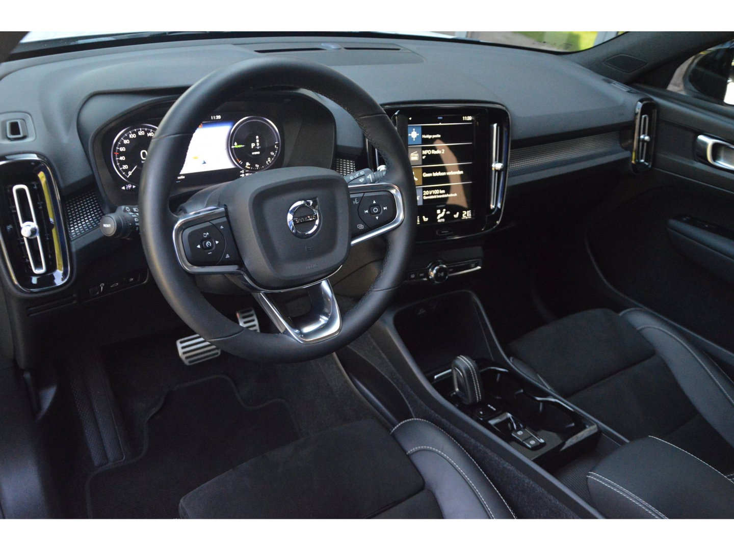 Volvo XC40 T4 Recharge R-Design | Adaptive Cruise | Stoel + Stuur Verwarmd | Dealer onderhouden | Memory |