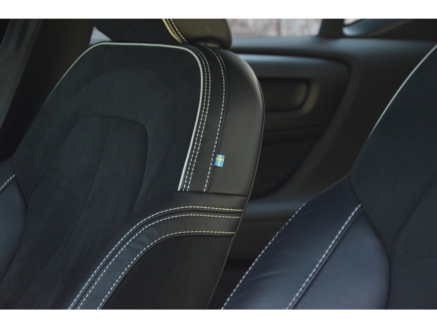 Volvo XC40 T4 Recharge R-Design | Adaptive Cruise | Stoel + Stuur Verwarmd | Dealer onderhouden | Memory |
