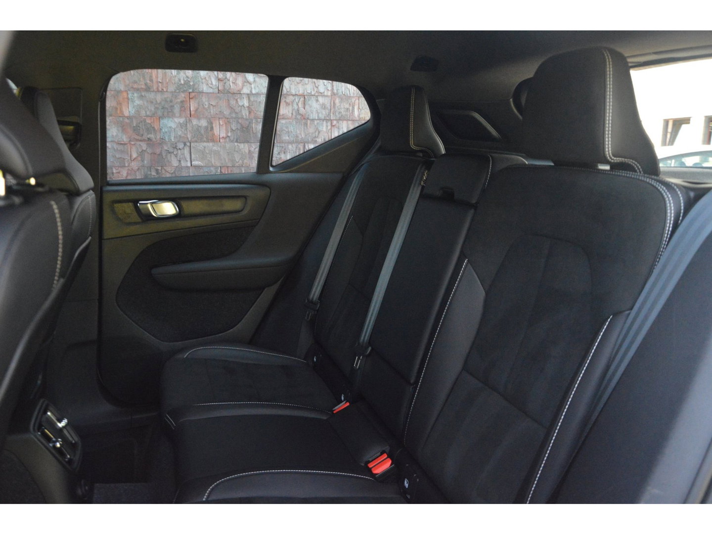 Volvo XC40 T4 Recharge R-Design | Adaptive Cruise | Stoel + Stuur Verwarmd | Dealer onderhouden | Memory |