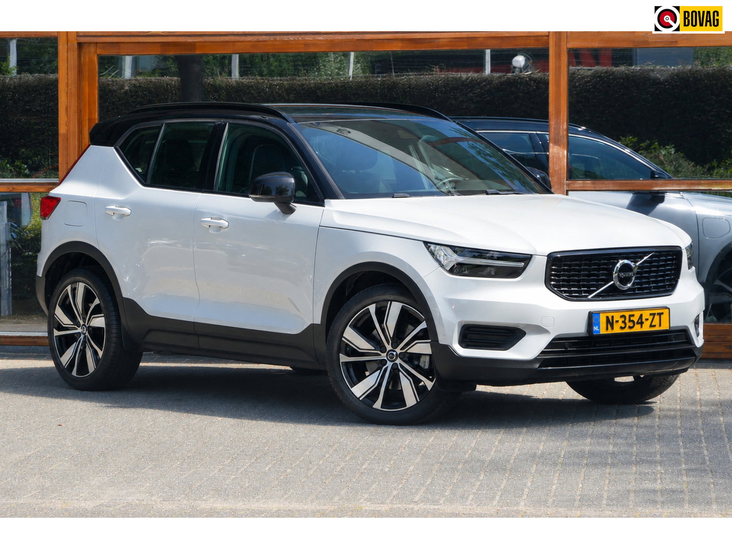 Volvo XC40 T4 Recharge R-Design | Adaptive Cruise | Stoel + Stuur Verwarmd | Dealer onderhouden | Memory |
