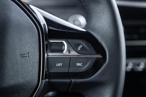Peugeot e-2008 EV Allure 54 kWh ADAPTIVE CRUISE / CARPLAY / CAMERA / NAVI
