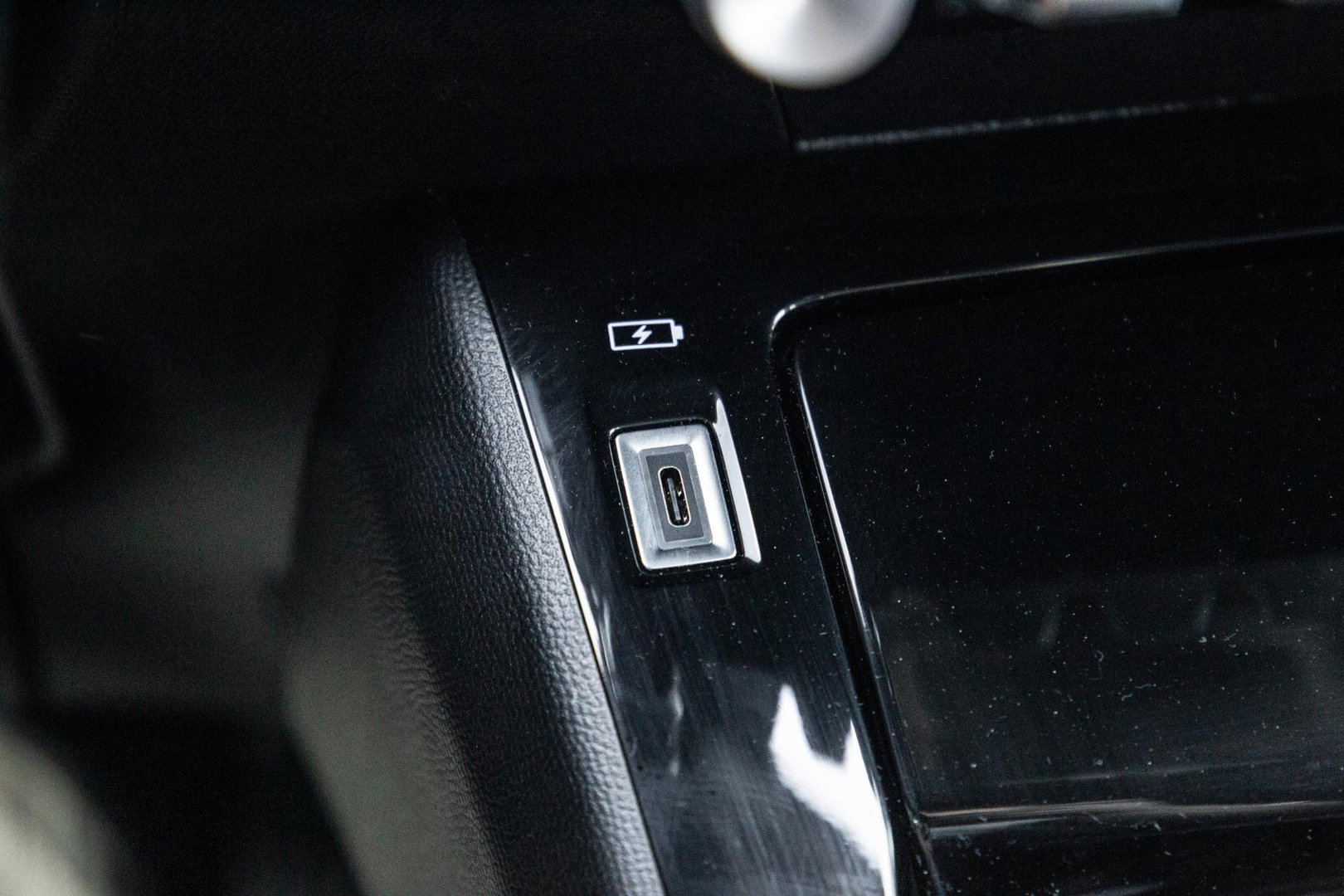 Peugeot e-2008 EV Allure 54 kWh ADAPTIVE CRUISE / CARPLAY / CAMERA / NAVI