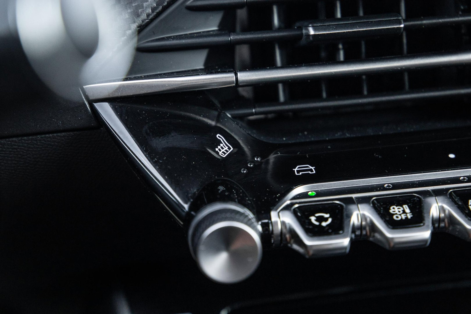 Peugeot e-2008 EV Allure 54 kWh ADAPTIVE CRUISE / CARPLAY / CAMERA / NAVI