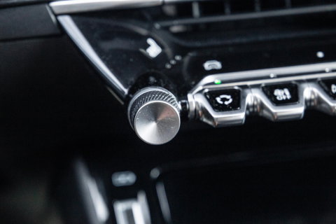 Peugeot e-2008 EV Allure 54 kWh ADAPTIVE CRUISE / CARPLAY / CAMERA / NAVI