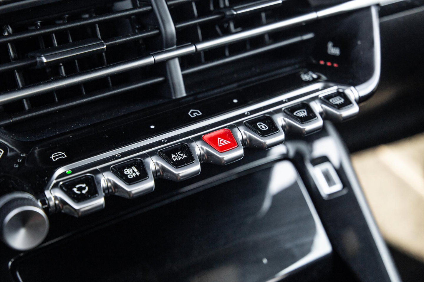 Peugeot e-2008 EV Allure 54 kWh ADAPTIVE CRUISE / CARPLAY / CAMERA / NAVI