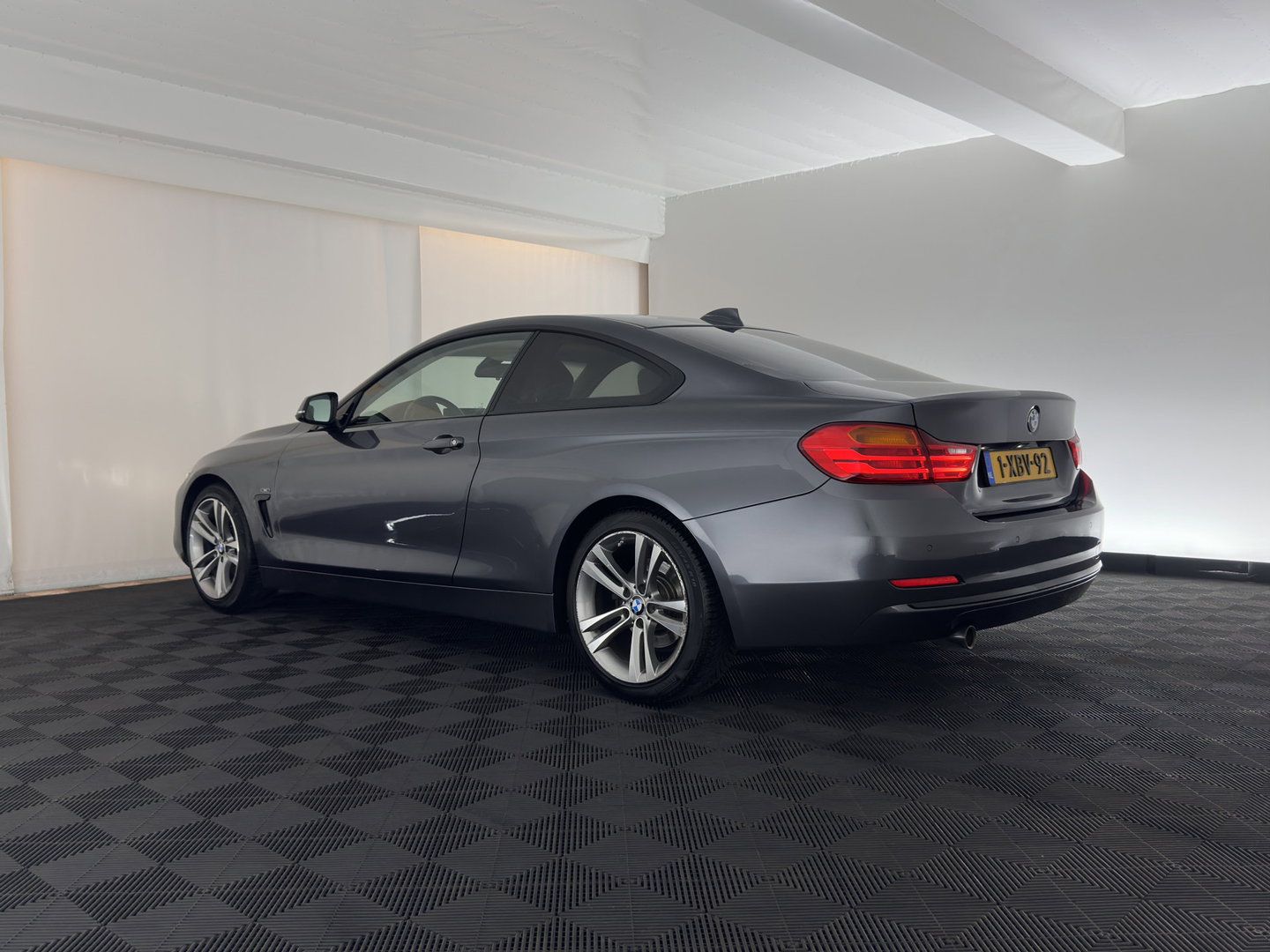 BMW 4 Serie Coupé 420d High Executive Aut. *PANO | LEATHER | XENON | HEATED-SPORTSEATS | NAVI-FULLMAP | PRIVACY-GLASS | ECC | PDC | CRUISE | 18''ALU*