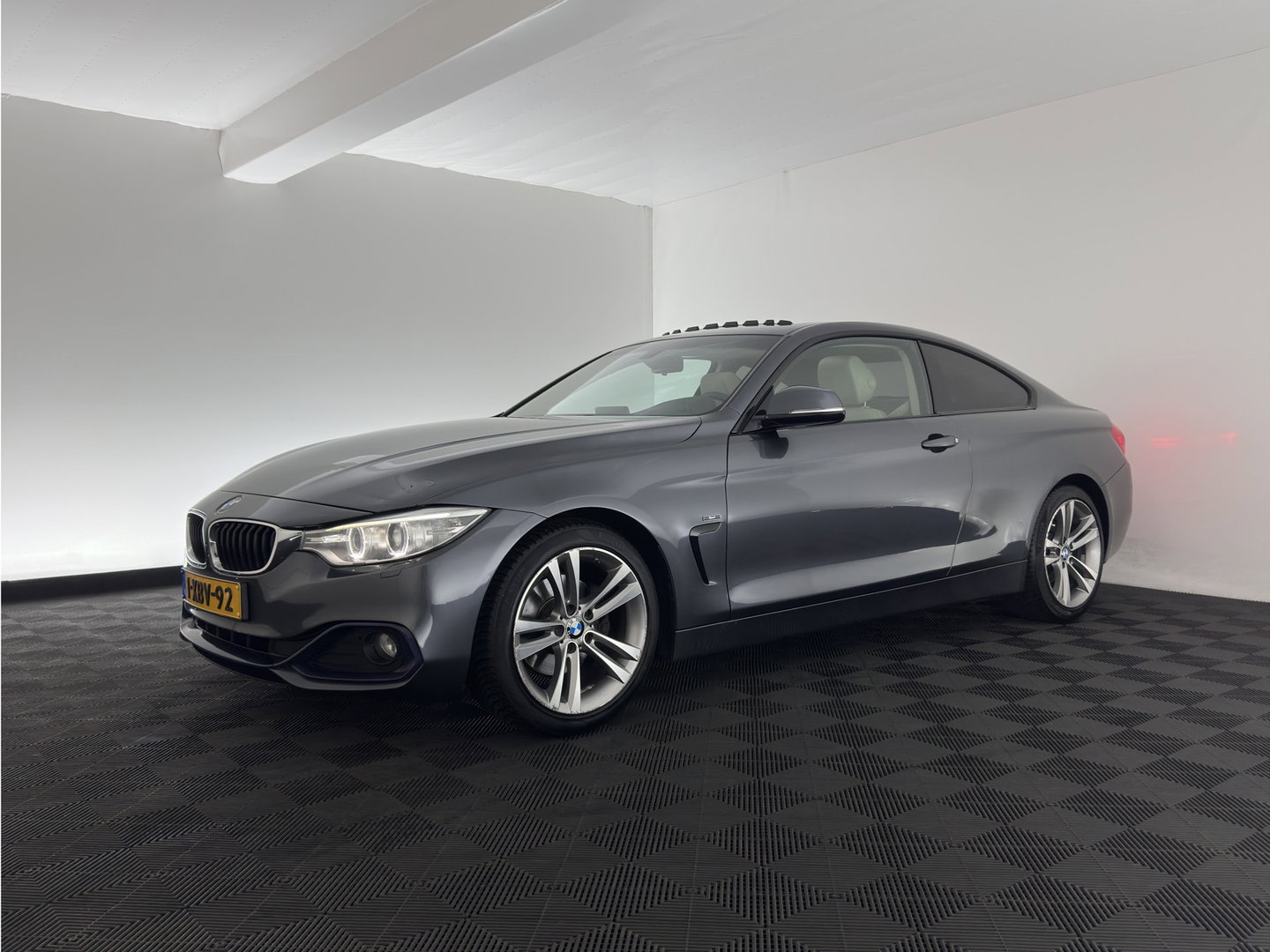 BMW 4 Serie Coupé 420d High Executive Aut. *PANO | LEATHER | XENON | HEATED-SPORTSEATS | NAVI-FULLMAP | PRIVACY-GLASS | ECC | PDC | CRUISE | 18''ALU*
