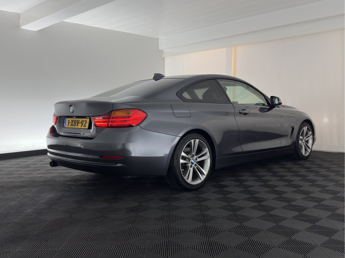 BMW 4 Serie Coupé 420d High Executive Aut. *PANO | LEATHER | XENON | HEATED-SPORTSEATS | NAVI-FULLMAP | PRIVACY-GLASS | ECC | PDC | CRUISE | 18''ALU*