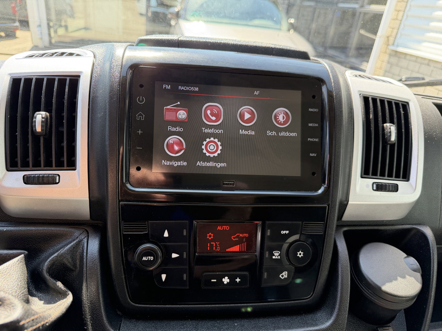 Fiat Ducato 35 2.3 MultiJet 16-pk L3H2 Maxi / vaste prijs rijklaar € 15.950 ex btw / euro 6 / bpm vrij / lease vanaf € 269 / dubbele schuifdeur / cruise en climate control / standkachel / imperial