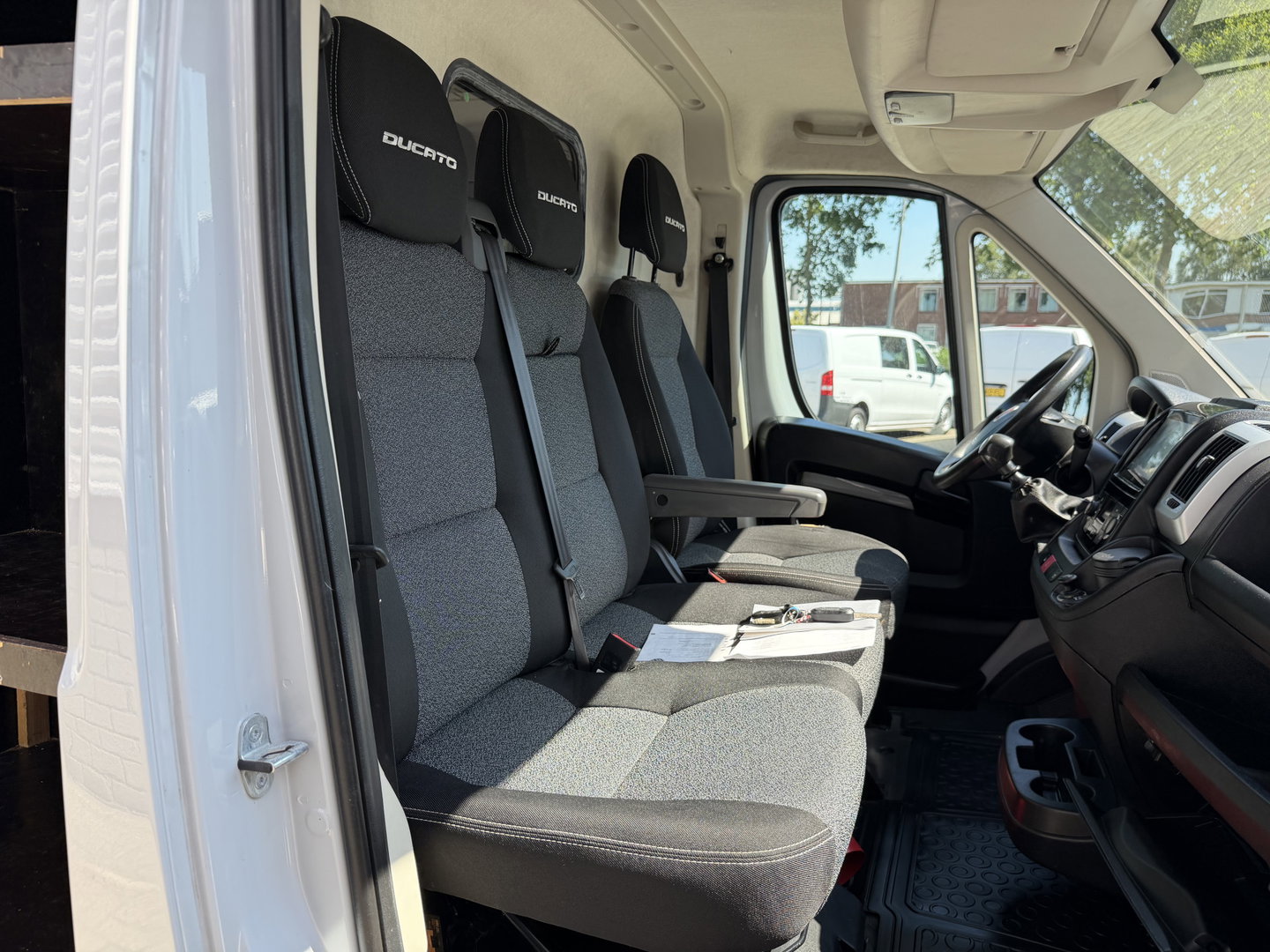 Fiat Ducato 35 2.3 MultiJet 16-pk L3H2 Maxi / vaste prijs rijklaar € 15.950 ex btw / euro 6 / bpm vrij / lease vanaf € 269 / dubbele schuifdeur / cruise en climate control / standkachel / imperial