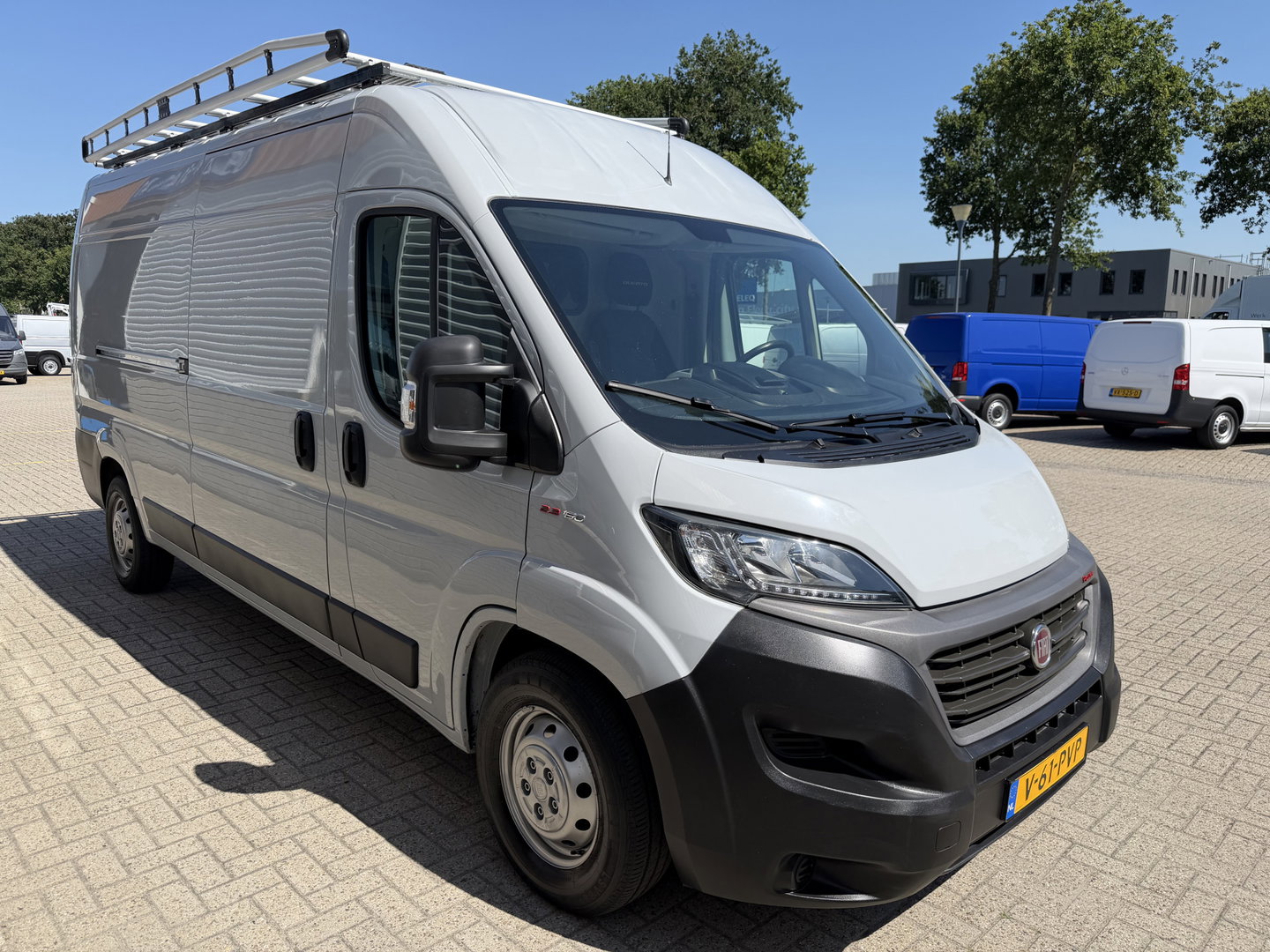 Fiat Ducato 35 2.3 MultiJet 16-pk L3H2 Maxi / vaste prijs rijklaar € 15.950 ex btw / euro 6 / bpm vrij / lease vanaf € 269 / dubbele schuifdeur / cruise en climate control / standkachel / imperial
