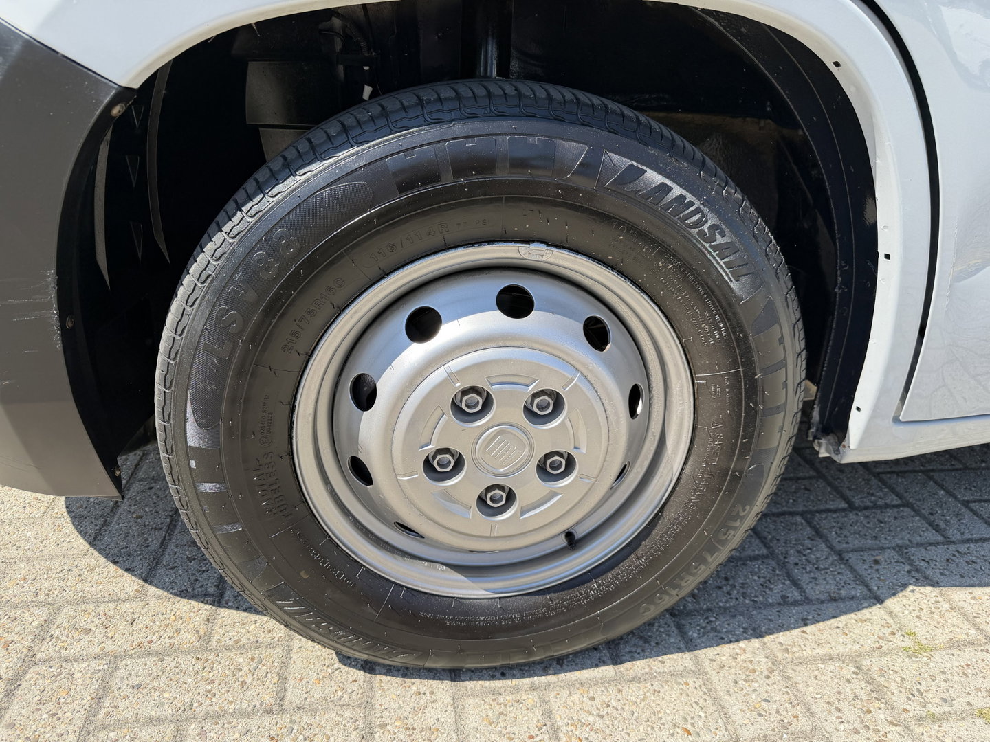 Fiat Ducato 35 2.3 MultiJet 16-pk L3H2 Maxi / vaste prijs rijklaar € 15.950 ex btw / euro 6 / bpm vrij / lease vanaf € 269 / dubbele schuifdeur / cruise en climate control / standkachel / imperial