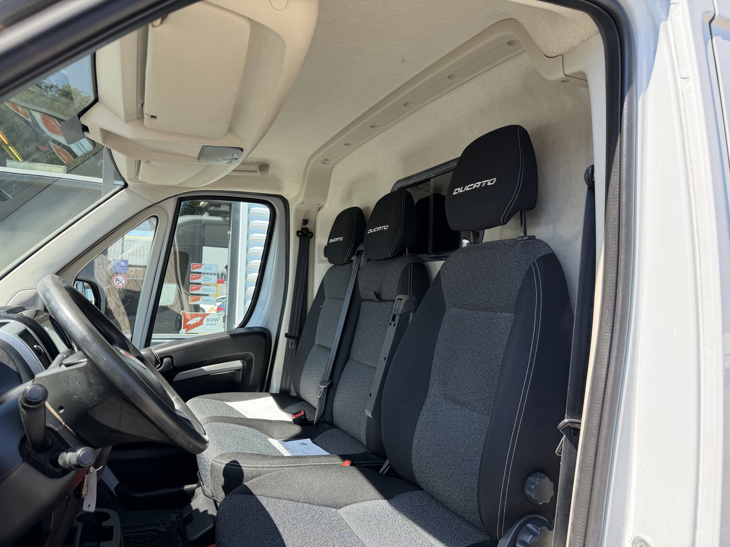 Fiat Ducato 35 2.3 MultiJet 16-pk L3H2 Maxi / vaste prijs rijklaar € 15.950 ex btw / euro 6 / bpm vrij / lease vanaf € 269 / dubbele schuifdeur / cruise en climate control / standkachel / imperial
