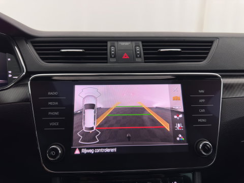 Škoda Superb Combi 1.4 TSI iV Sportline Business (Plug-in) (INCL-BTW) Aut. *PANO | LEATHER-ALCANTARA | FULL-LED | DIGI-COCKPIT | HEATED-SPORTSEATS | KEYLESS | DAB+ | NAVI-FULLMAP | PRIVACYGLASS | SHIFTPADDLES | AMBIENTLIGHT | CANTON-AUDIO | CRUISE |