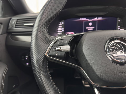 Škoda Superb Combi 1.4 TSI iV Sportline Business (Plug-in) (INCL-BTW) Aut. *PANO | LEATHER-ALCANTARA | FULL-LED | DIGI-COCKPIT | HEATED-SPORTSEATS | KEYLESS | DAB+ | NAVI-FULLMAP | PRIVACYGLASS | SHIFTPADDLES | AMBIENTLIGHT | CANTON-AUDIO | CRUISE |