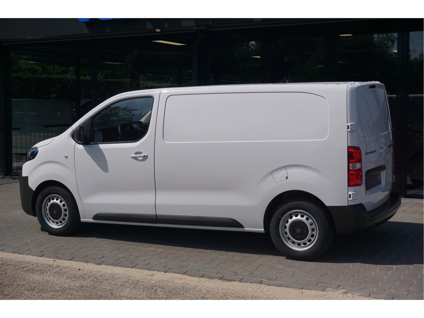 Peugeot Expert 2.0D 180PK EAT8 AUT L2H1 BPM VRIJ!! Navi, Camera, Climate, Stuur verw. Cruise!! Nr. 01