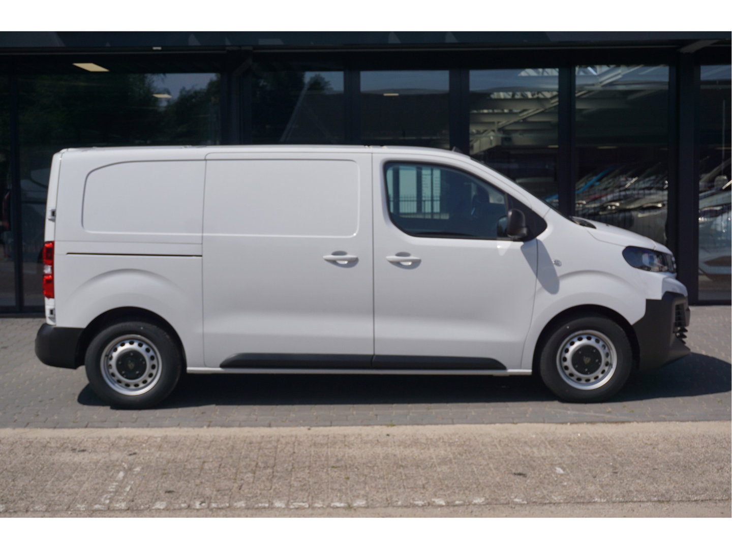 Peugeot Expert 2.0D 180PK EAT8 AUT L2H1 BPM VRIJ!! Navi, Camera, Climate, Stuur verw. Cruise!! Nr. 03