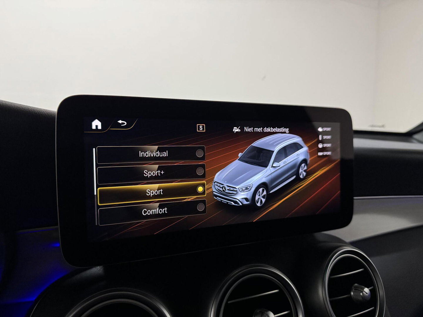 Mercedes-Benz GLC 300e 4MATIC AMG Pano Luchtvering Burmester 360º