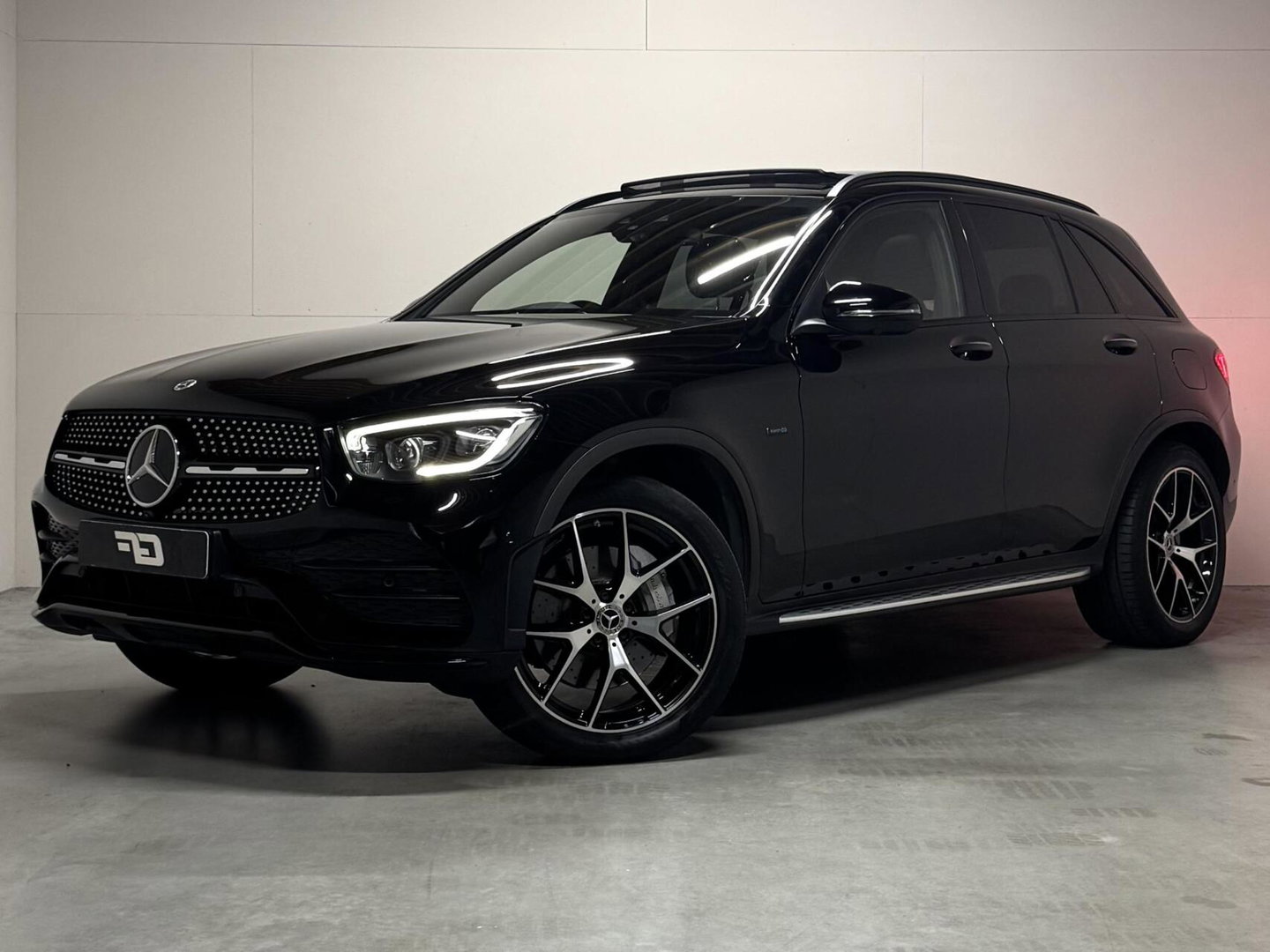 Mercedes-Benz GLC 300e 4MATIC AMG Pano Luchtvering Burmester 360º