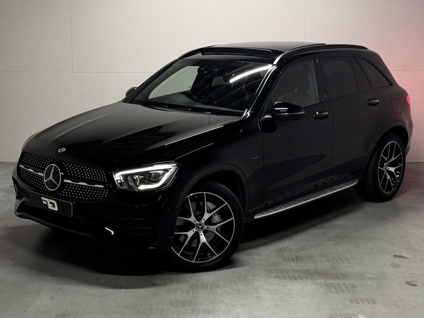 Mercedes-Benz GLC 300e 4MATIC AMG Pano Luchtvering Burmester 360º