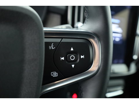 Volvo XC40 1.5 T5 Plug-in hybrid Ultimate Dark | Prijs rijklaar | Pano-dak | 360 camera | H&K Audio | Adap. cruise | Blis | Elek. Stoelen |