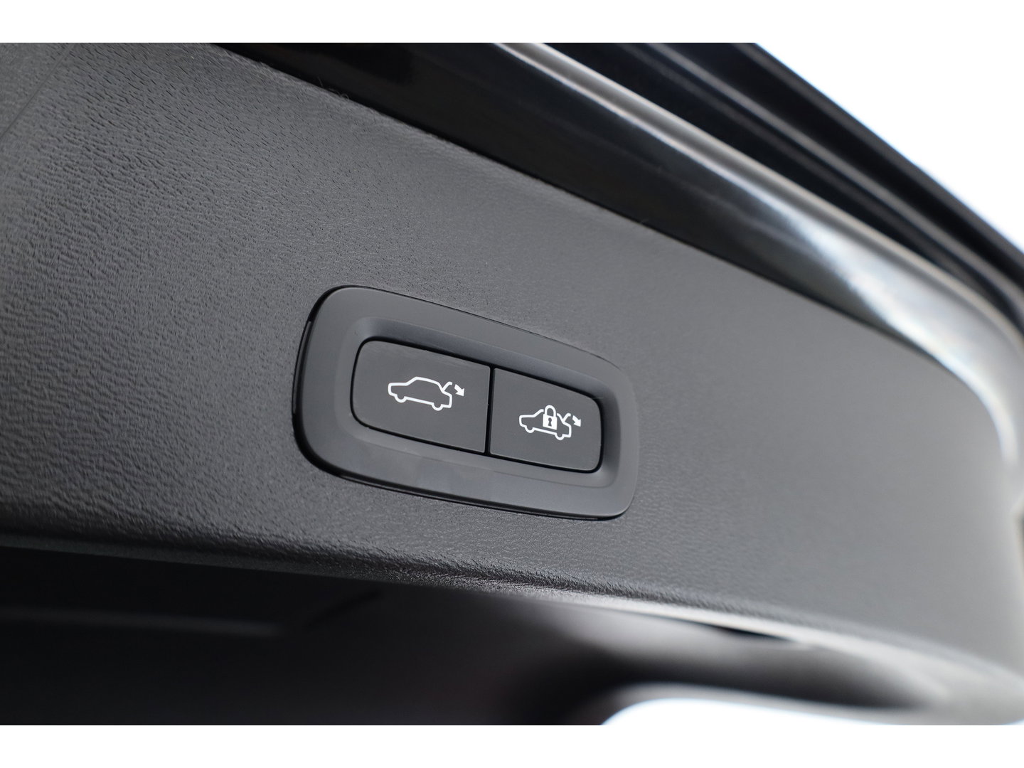 Volvo XC40 1.5 T5 Plug-in hybrid Ultimate Dark | Prijs rijklaar | Pano-dak | 360 camera | H&K Audio | Adap. cruise | Blis | Elek. Stoelen |