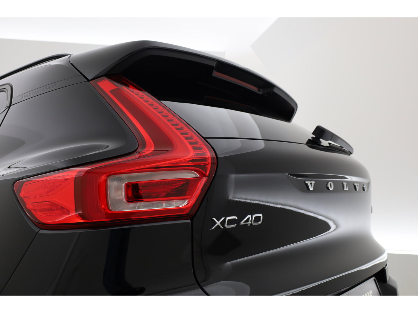 Volvo XC40 1.5 T5 Plug-in hybrid Ultimate Dark | Prijs rijklaar | Pano-dak | 360 camera | H&K Audio | Adap. cruise | Blis | Elek. Stoelen |