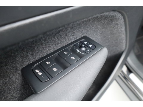 Volvo XC40 1.5 T5 Plug-in hybrid Ultimate Dark | Prijs rijklaar | Pano-dak | 360 camera | H&K Audio | Adap. cruise | Blis | Elek. Stoelen |