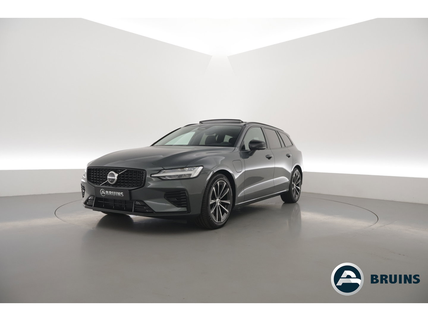 Volvo V60 2.0 T6 Plug-in hybrid AWD Plus Dark | Forest Lake | Pano | Head-Up | Harman Kardon | 360cam | Pilot Assist | Stoel-Stuurverw.