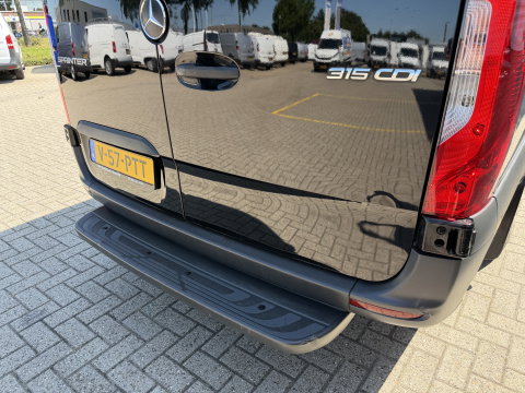 Mercedes-Benz Sprinter 315 1.9 CDI L3H2 / vaste prijs rijklaar € 28.950 ex btw / euro 6 / bpm vrij / lease vanaf € 473 / cruise en climate control / Apple Carplay Android Auto