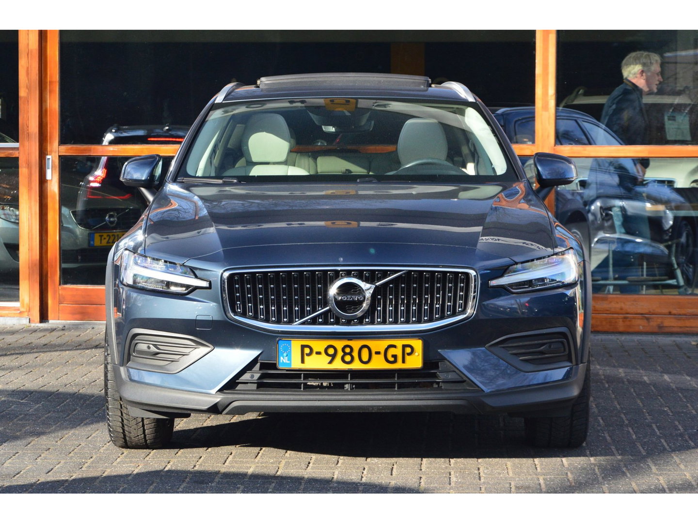Volvo V60 Cross Country B5 AWD | Panoramadak | Adaptive Cruise | Harman/Kardon | Stoel + Stuur verwarmd | Trekhaak 1800KG |