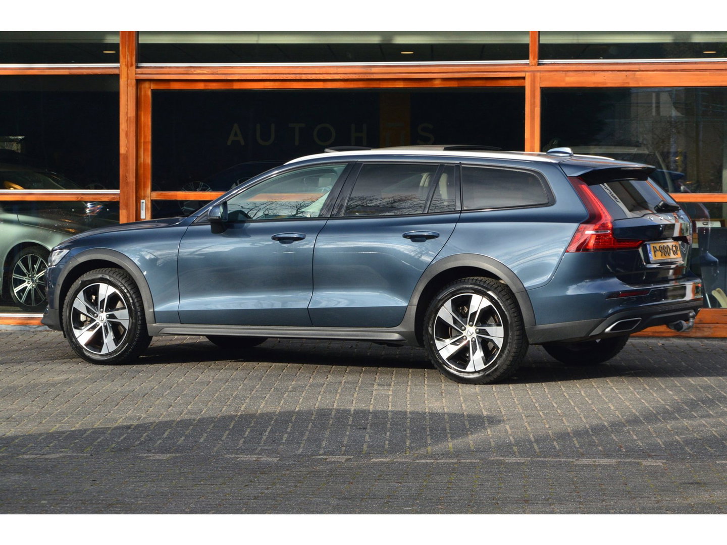 Volvo V60 Cross Country B5 AWD | Panoramadak | Adaptive Cruise | Harman/Kardon | Stoel + Stuur verwarmd | Trekhaak 1800KG |