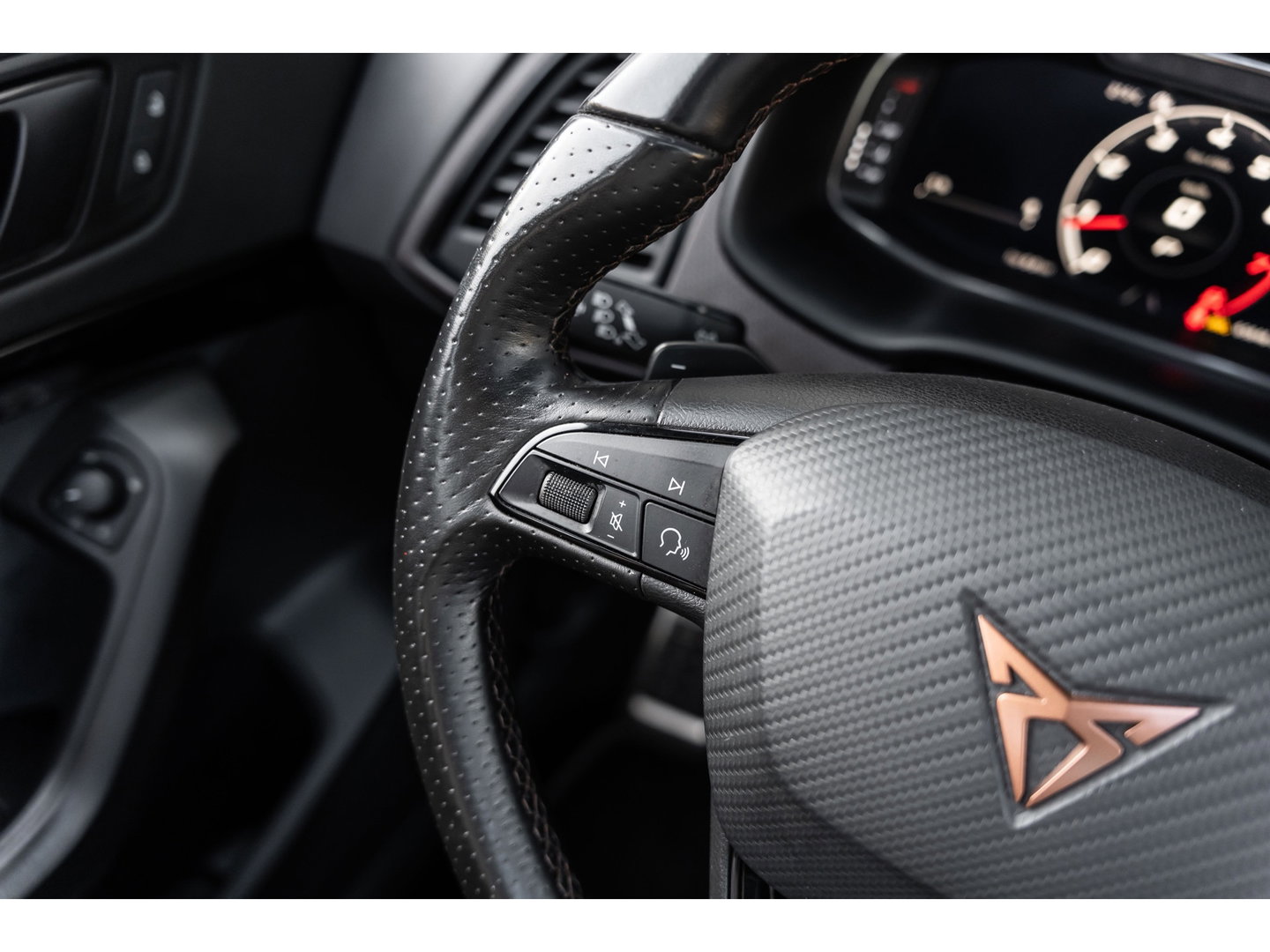 CUPRA Ateca 2.0 TSI 4DRIVE LIMITED AKRA CARBON PANO BREMBO