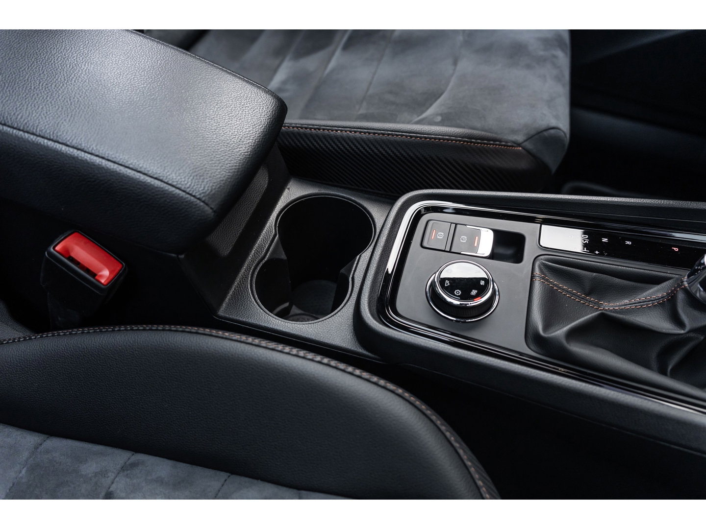 CUPRA Ateca 2.0 TSI 4DRIVE LIMITED AKRA CARBON PANO BREMBO